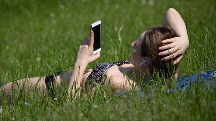 phone repair shop employee saw private photos of female customers kpn phone repair shop employee saw private photos of female customers kpn