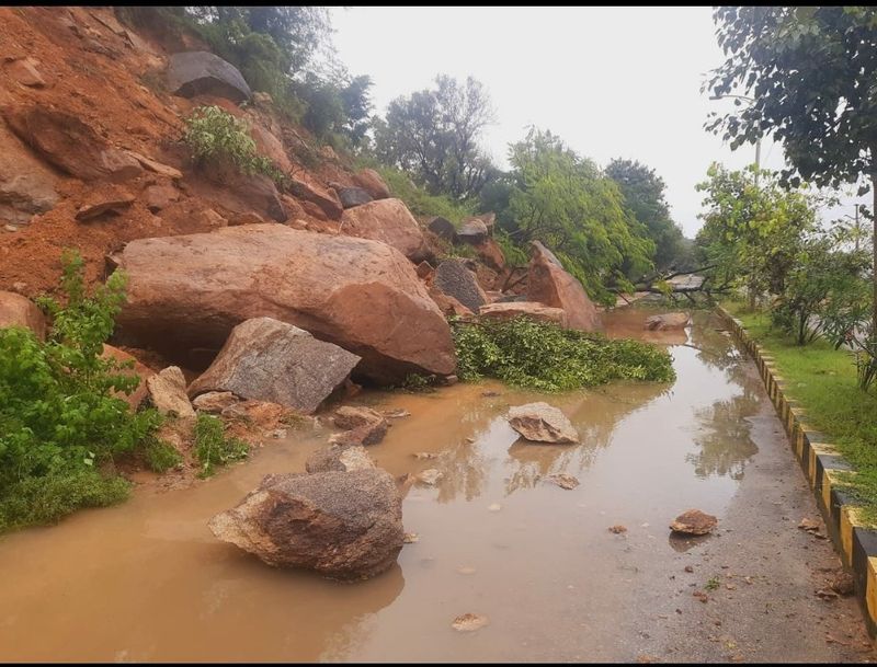 Heavy rain 27 deaths 100 missing in Andhra Pradesh