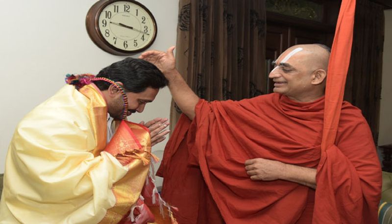 Chinajeeyar Swami Meets YS Jagan