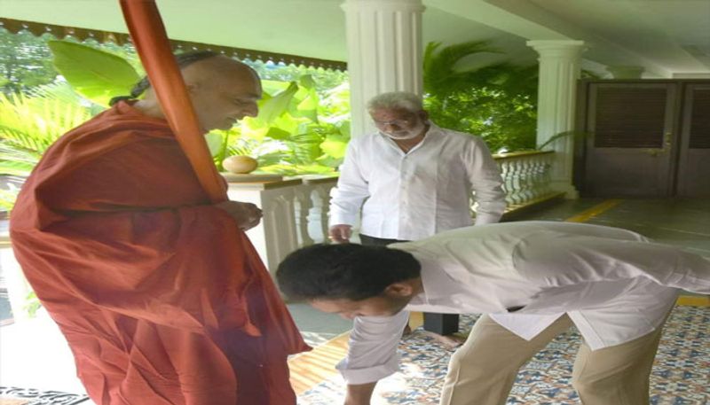 Chinajeeyar Swami Meets YS Jagan