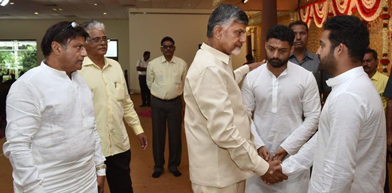 lokesh fans targets junior ntr over nara chandrababu issue