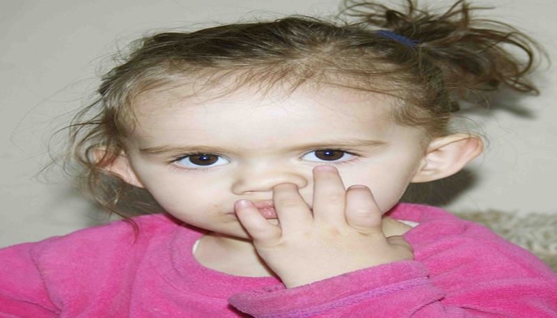 Is your child have habits of digging nose here are parenting tips