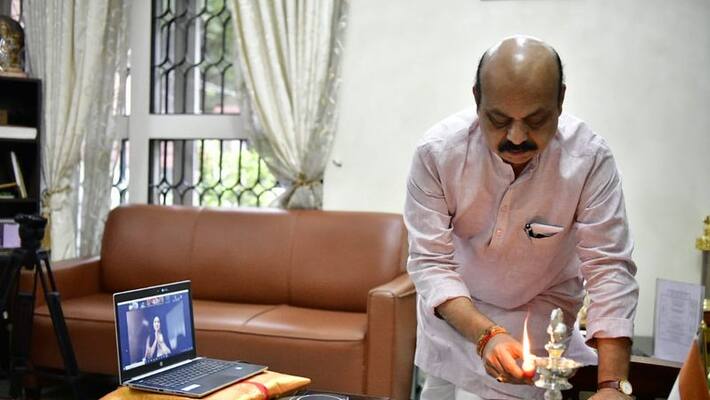 CM Basavaraj Bommai facing Knee pain and Resignation Rumours mah CM Basavaraj Bommai facing Knee pain and Resignation Rumours mah