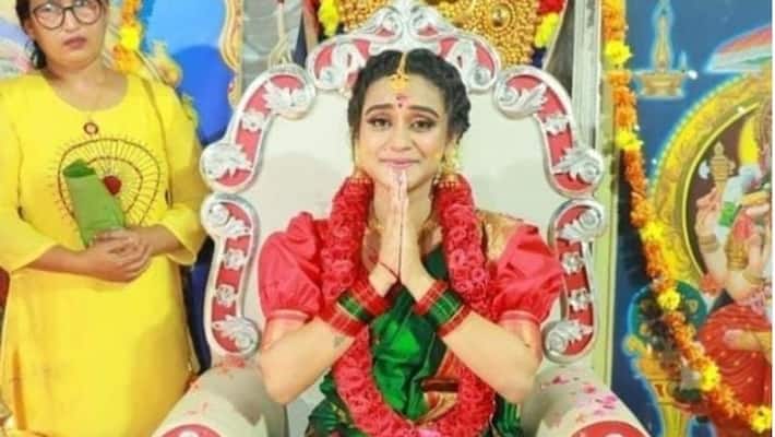 What is behind Lakshmi Nakshatra s wedding dress pictures What is behind Lakshmi Nakshatra s wedding dress pictures