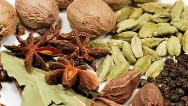 Kitchen Tips: Expiry date of spices, know how to store and extend shelf life dva