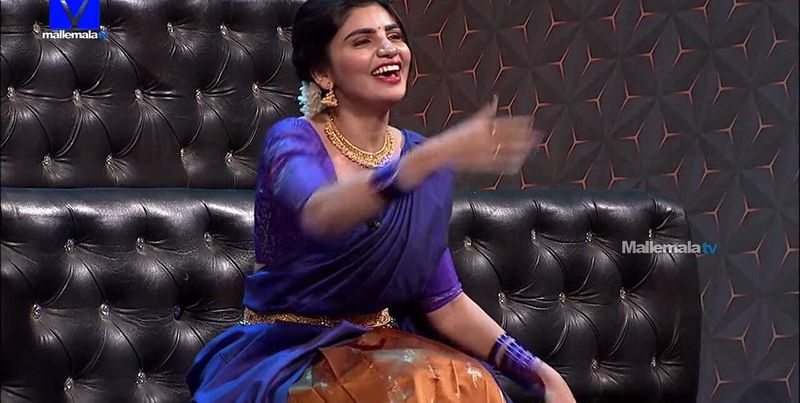 extra jabardasth varsha shocks immaniel by giving hug to nukaraju in front of him