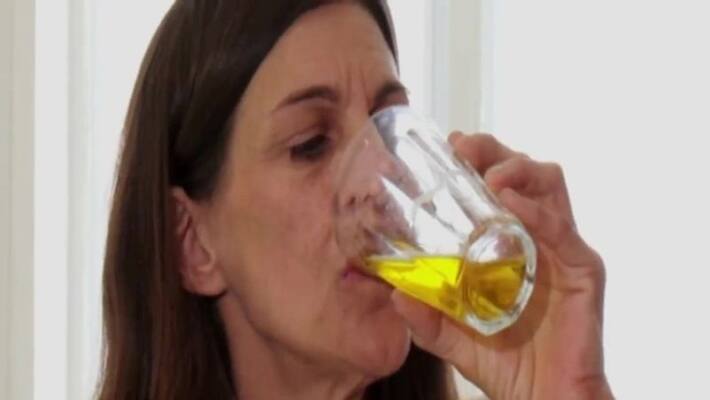 Weird News: Woman from america drinks her own urine, says- it sometimes smells but tastes like champagne dva Weird News: Woman from america drinks her own urine, says- it sometimes smells but tastes like champagne dva