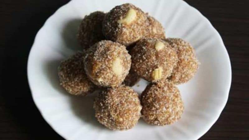 Kitchen Tips: Move Over to regular laddu and try this healthy and tasty poha and gud laddu dva