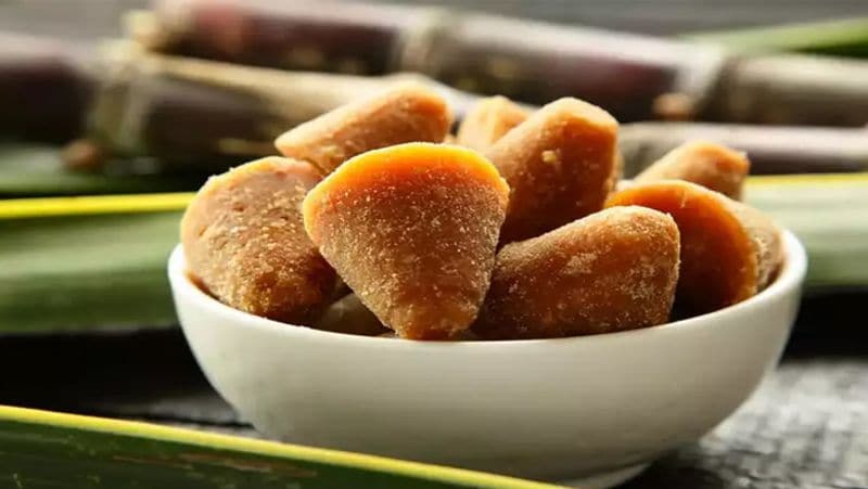 Kitchen Tips: Move Over to regular laddu and try this healthy and tasty poha and gud laddu dva