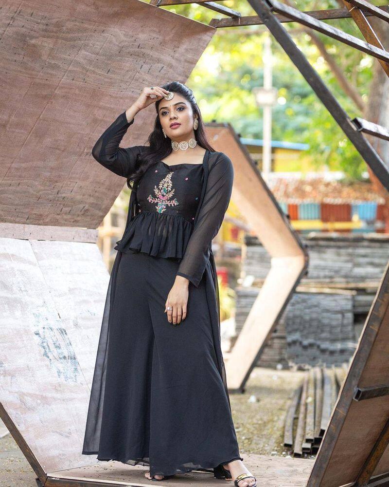 sreemukhi sizzles in black dress sunday perfect treat to netizens photos trending
