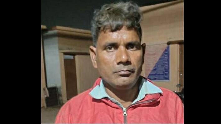 UP News: Bounty smuggler, who was on the run for 8 years, was trying to go to Nepal, UP STF arrested UP News: Bounty smuggler, who was on the run for 8 years, was trying to go to Nepal, UP STF arrested