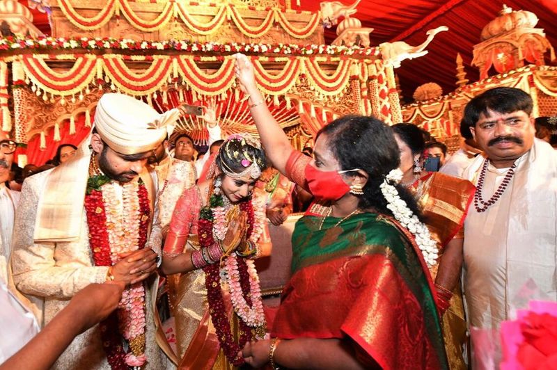 kcr and ys jagan attends to speaker pocharam srinivas reddy grand daughter wedding