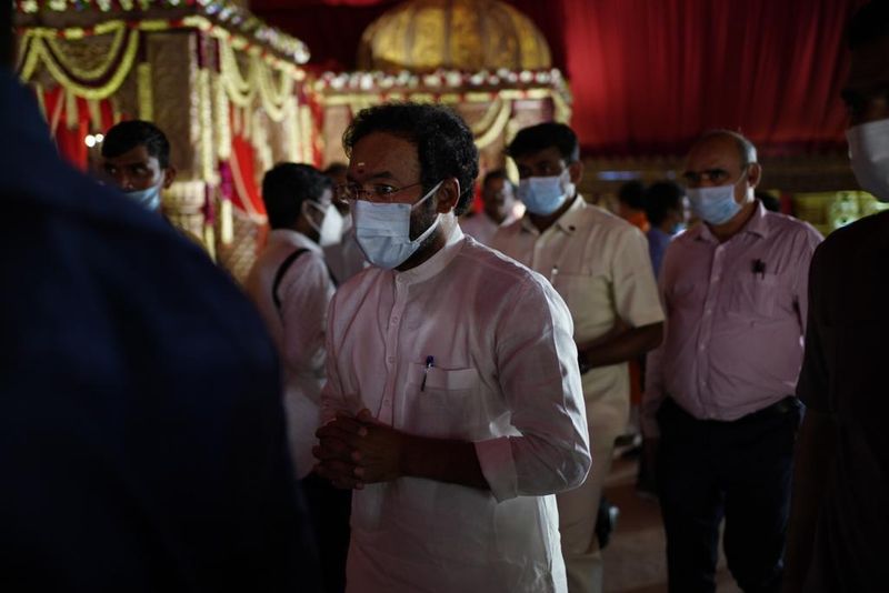 kcr and ys jagan attends to speaker pocharam srinivas reddy grand daughter wedding