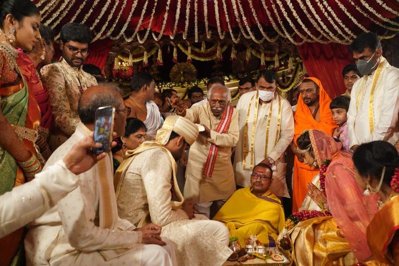 kcr and ys jagan attends to speaker pocharam srinivas reddy grand daughter wedding