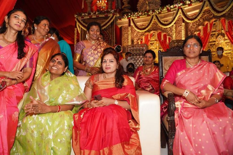 kcr and ys jagan attends to speaker pocharam srinivas reddy grand daughter wedding
