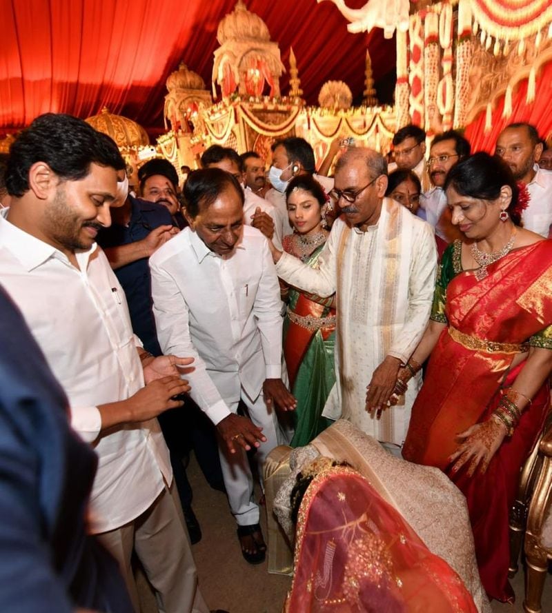 kcr and ys jagan attends to speaker pocharam srinivas reddy grand daughter wedding