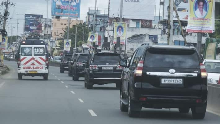 ap cm ys jagan convoy gives way to the ambulance ap cm ys jagan convoy gives way to the ambulance