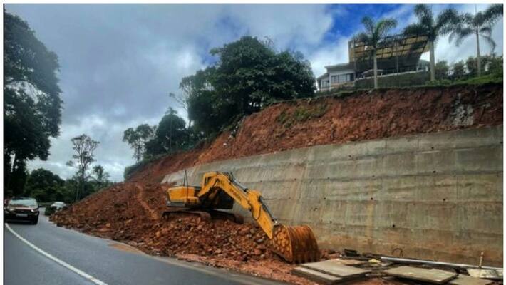 Government help to industrialist by constructing of protective wall Government help to industrialist by constructing of protective wall