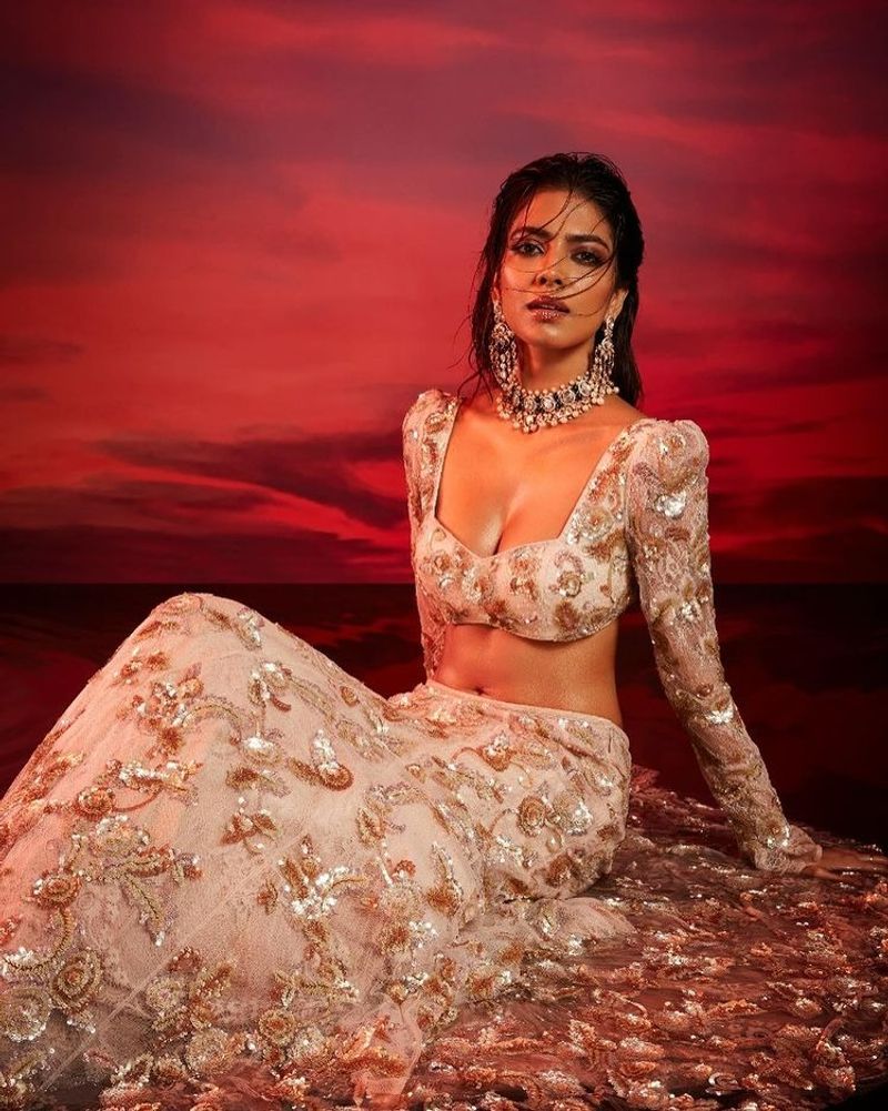Malavika Mohanan stuning photos