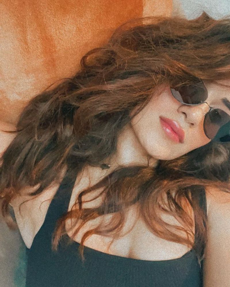 Ruhani sharma once again mesmerizes with her stunning photos
