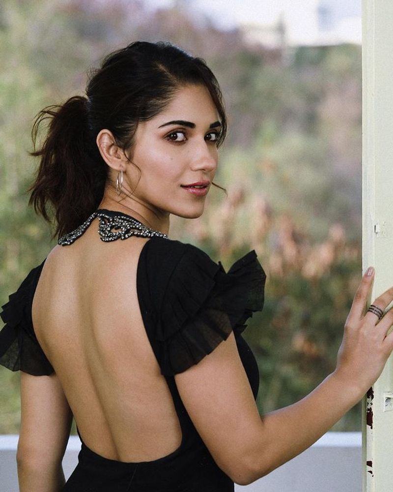 Ruhani sharma once again mesmerizes with her stunning photos