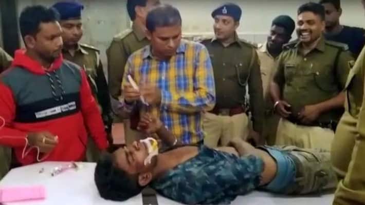 Bihar Araria man who was running after shooting journalist was caught by mob and thrashed fiercely UDT Bihar Araria man who was running after shooting journalist was caught by mob and thrashed fiercely UDT