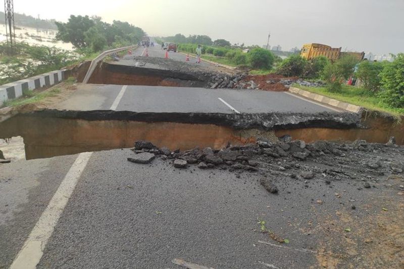 500 year old Rayalacheruvu Dam in crack at Eastern Andhra