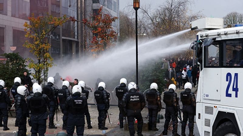 Protests across Europe after new lockdown measures come into force kpn