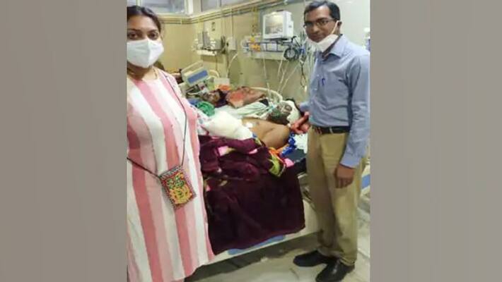 MP Rewa Dalit man asked for 5000 rupees as wages then Dabangg cut his hand with sword doctors operated and added UDT MP Rewa Dalit man asked for 5000 rupees as wages then Dabangg cut his hand with sword doctors operated and added UDT