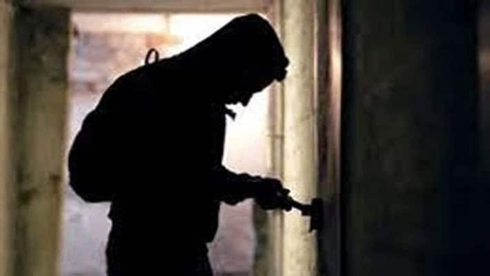 UP News: Terror of thieves continues in Hardoi district, goods worth lakhs UP News: Terror of thieves continues in Hardoi district, goods worth lakhs