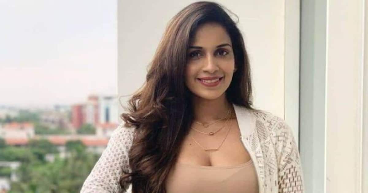 Samyuktha hot: பைக் மேல் ஏறி கவர்ச்சி போஸ் கொடுத்த பிக் பாஸ் சமுயுக்தா..மார்டன் உடையில் சுண்டி இழுக்கும் அழகு!