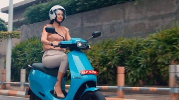Ola ceo confirms OL S1 and S1 Pro electric scooter begin deliveries from 15th December ckm Ola ceo confirms OL S1 and S1 Pro electric scooter begin deliveries from 15th December ckm