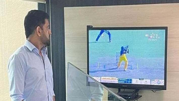 ms dhoni enjoys shahrukh khan last ball six in syed mushtaq ali trophy final ms dhoni enjoys shahrukh khan last ball six in syed mushtaq ali trophy final