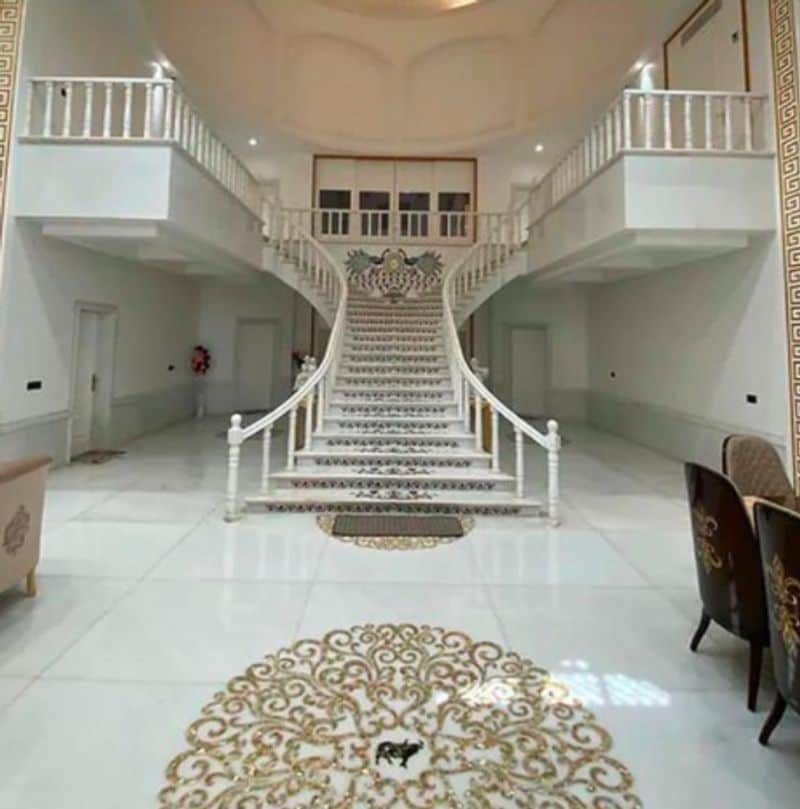 Man gifts a taj mahal Like a home to Wife