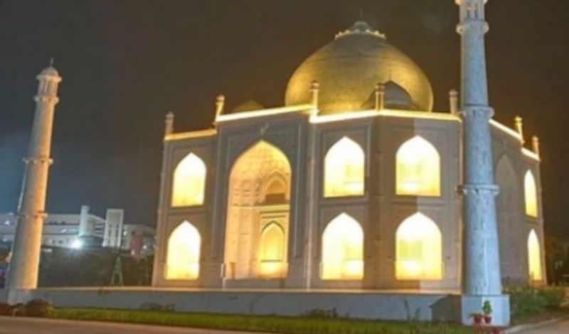 Man gifts a taj mahal Like a home to Wife