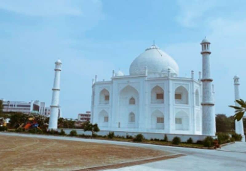 Man gifts a taj mahal Like a home to Wife