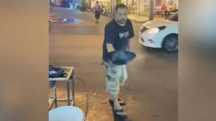 Street Vendor Tosses Food Across Road And it Lands Perfectly Street Vendor Tosses Food Across Road And it Lands Perfectly