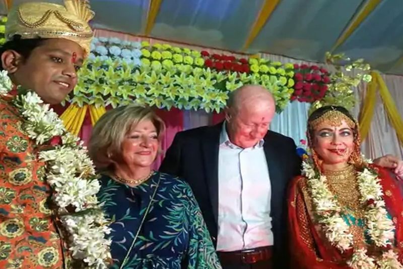 बिहारी छोरे पर आया फ्रांस की गोरी का दिल, सात समंदर पार आकर रचाया ब्याह, दिल्ली में हुई दोस्ती, फोन पर प्यार | bihar Paris french girl reached begusarai to marry indian