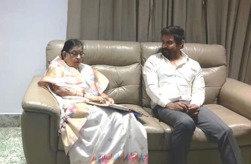 Chiyaan Vikram dream come true moment with singer P Susheela