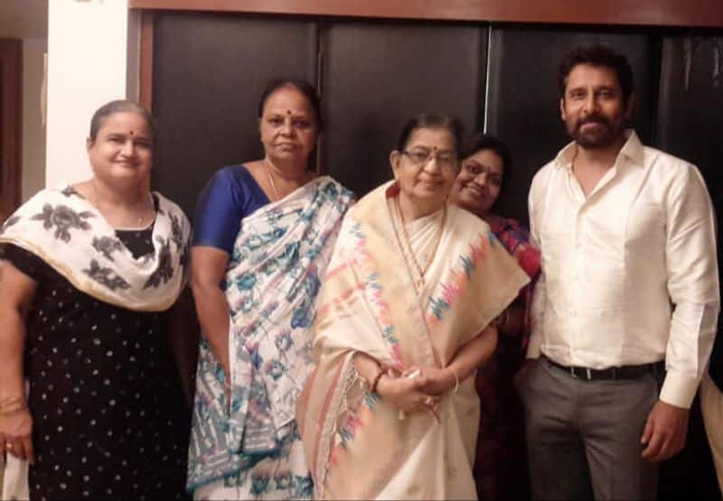 Chiyaan Vikram dream come true moment with singer P Susheela