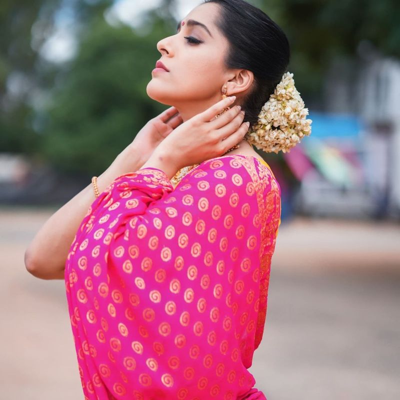 anchor rashmi gautam wears half saree and deep neck jacket her mesmerising poses goes viral
