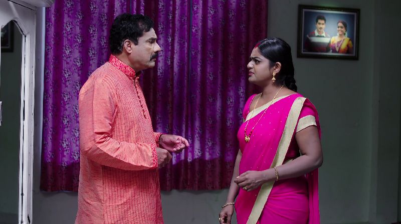 Muralikrishna suspects Deepas depressed behaviour in todays Karthika deepam serial episode
