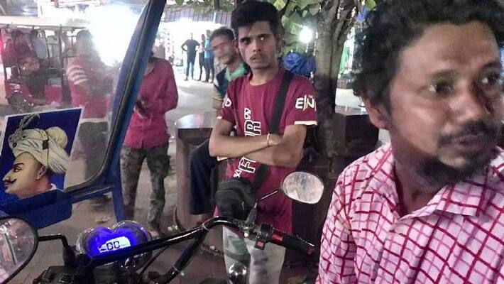 this e rikshaw driver gives you free ride but must answer his gk questions this e rikshaw driver gives you free ride but must answer his gk questions