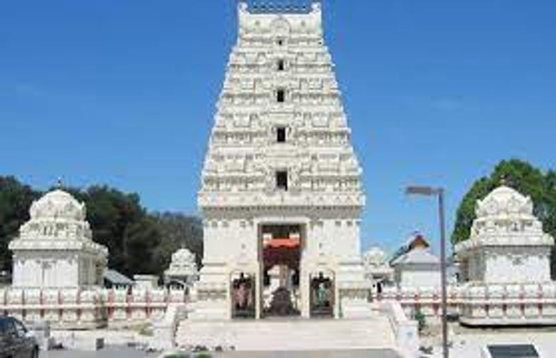 Know the speciality of Vemulavada sri raja rajeswara swami temple