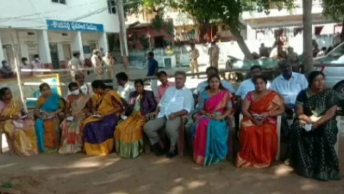 high tension at Kondapalli municipality over municipal chairman election high tension at Kondapalli municipality over municipal chairman election