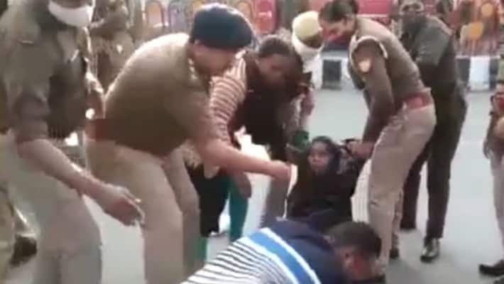 Up News 69000 teacher recruitment case the candidates gheraoed the Vidhan Bhavan the police detained Up News 69000 teacher recruitment case the candidates gheraoed the Vidhan Bhavan the police detained