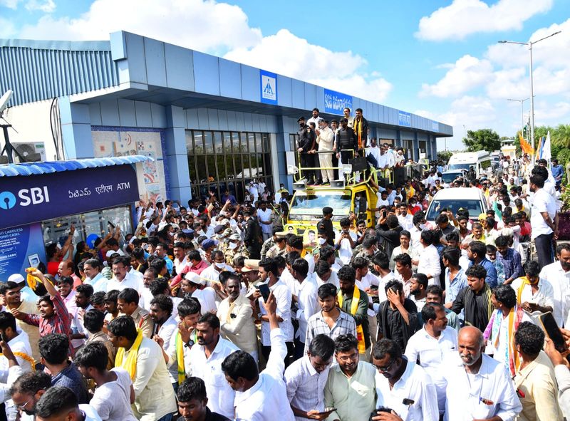 Chandrababu Naidu reach kadapa airport to visit flood hit areas in Andhra pradesh