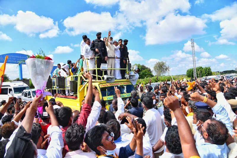 Chandrababu Naidu reach kadapa airport to visit flood hit areas in Andhra pradesh
