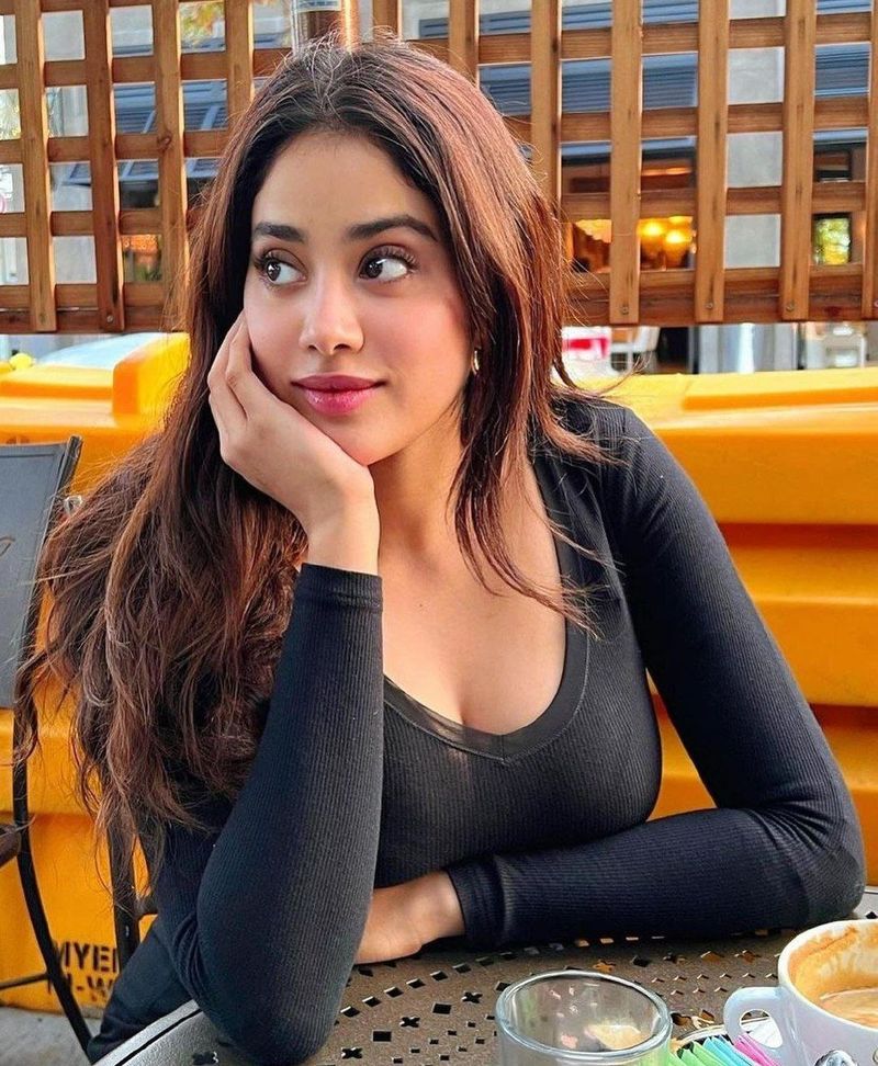 Janhvi kapoor latest over load hot photos fire in internet