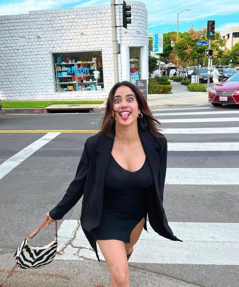 Janhvi kapoor latest over load hot photos fire in internet